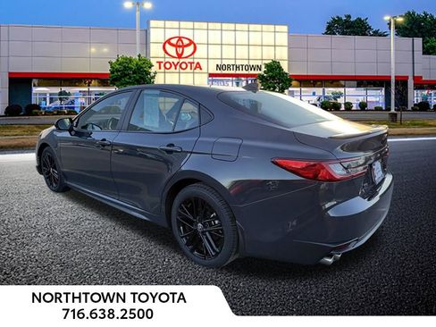 Used 2025 Toyota Camry SE w/ Convenience Package image 3