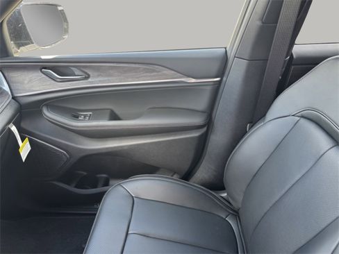 New 2025 Jeep Grand Cherokee L Overland w/ Trailer Tow Package image 20