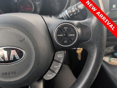 Used 2018 Kia Soul + image 19
