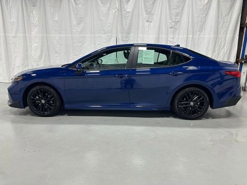 Used 2025 Toyota Camry SE image 4