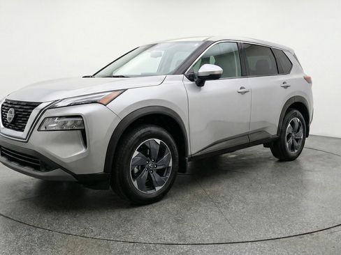 Used 2025 Nissan Rogue SV AWD/4WD image 3