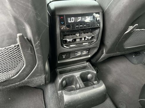 Used 2023 Jeep Grand Cherokee L Limited AWD/4WD image 13