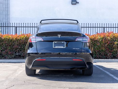 Used 2023 Tesla Model Y AWD image 14