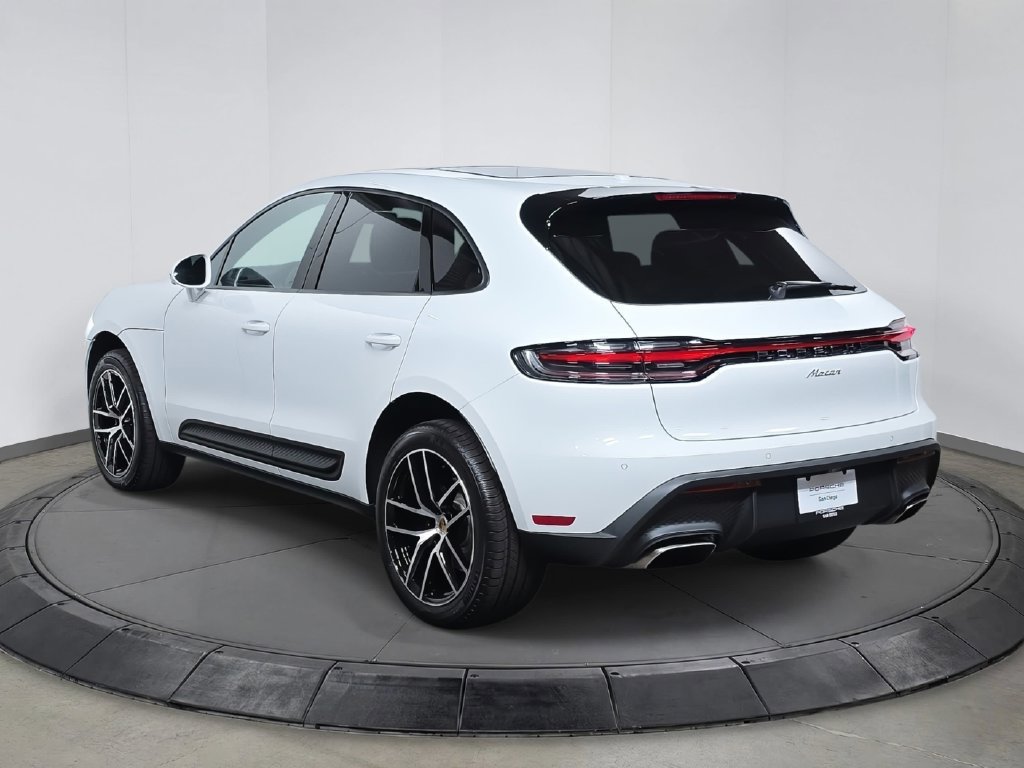 Certified 2026 Porsche Macan AWD/4WD image 3