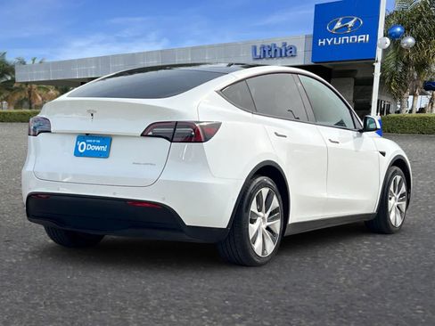 Used 2020 Tesla Model Y Long Range image 3