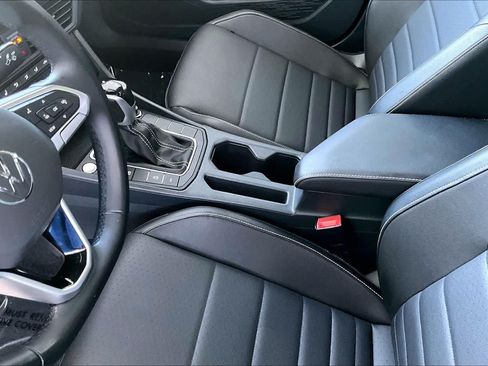 Used 2024 Volkswagen Jetta SE w/ Panoramic Sunroof Package FWD image 17