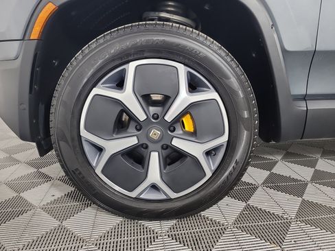 Used 2024 Rivian R1S Adventure AWD/4WD image 9