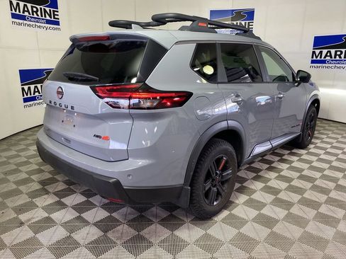 Used 2025 Nissan Rogue SV AWD/4WD image 16