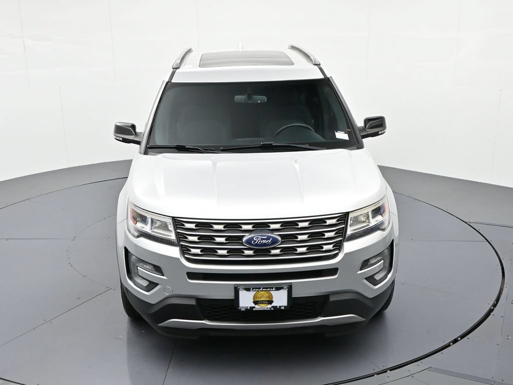 Used 2017 Ford Explorer XLT w/ Equipment Group 201A AWD/4WD image 17