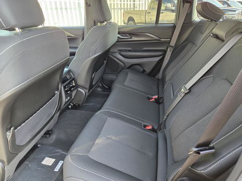 Used 2025 Jeep Grand Cherokee Laredo X RWD image 12