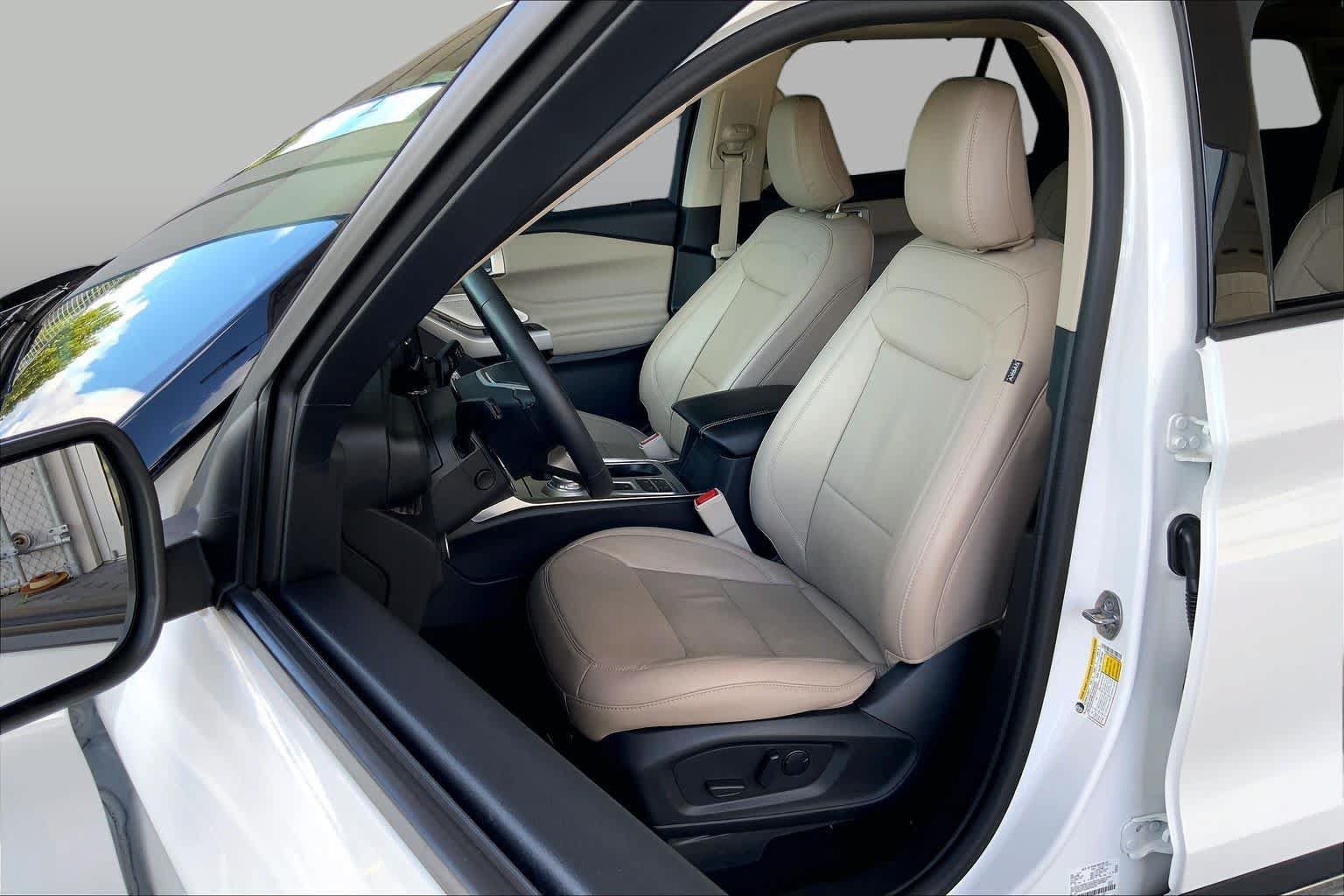 Used 2024 Ford Explorer Limited w/ Limited Technology Package RWD image 8