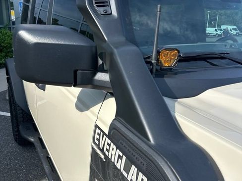 Used 2022 Ford Bronco Everglades AWD/4WD image 3