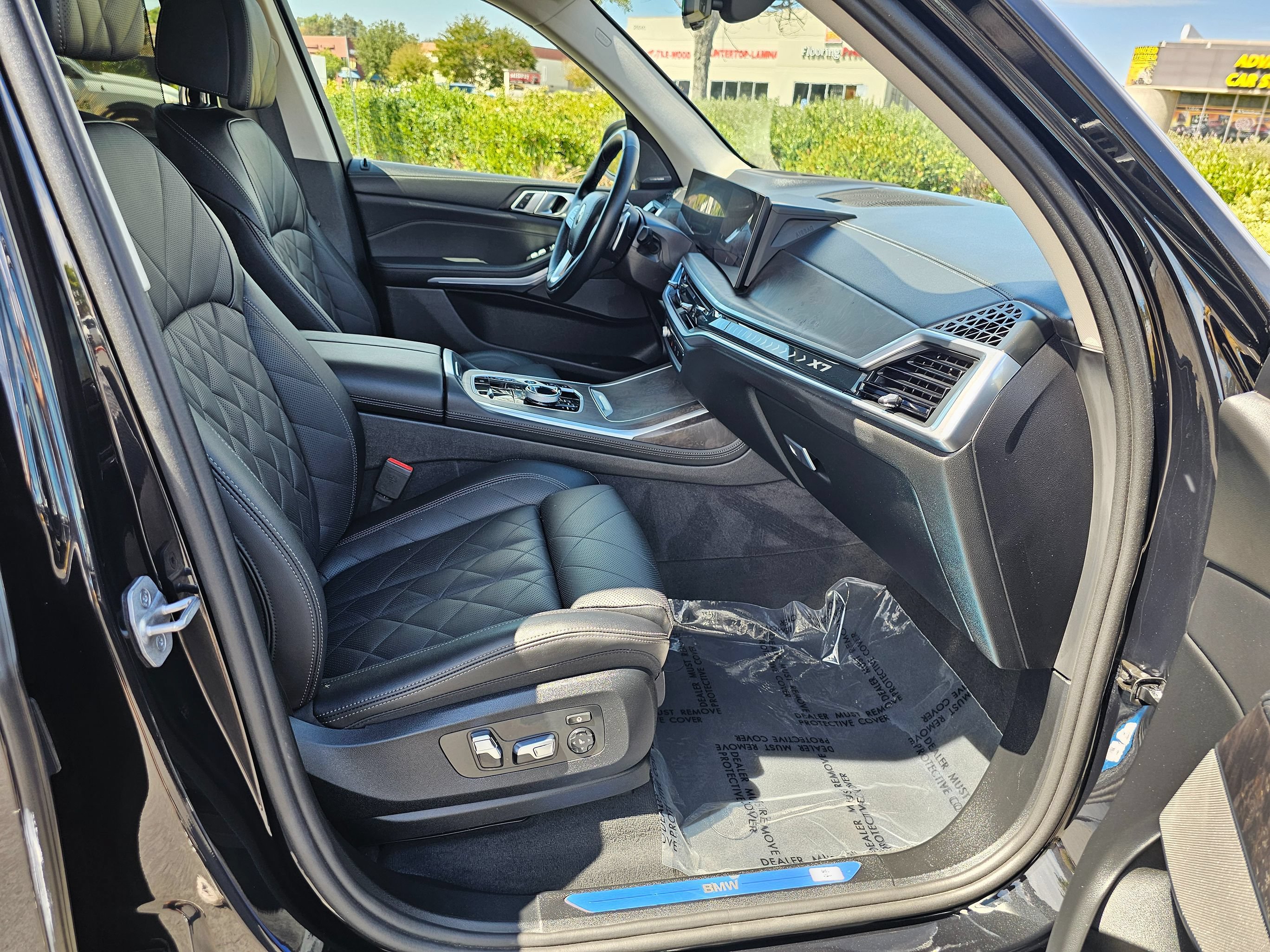Used 2025 BMW X7 xDrive40i w/ Premium Package AWD/4WD image 46