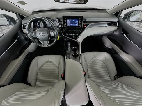 Used 2024 Toyota Camry SE image 30