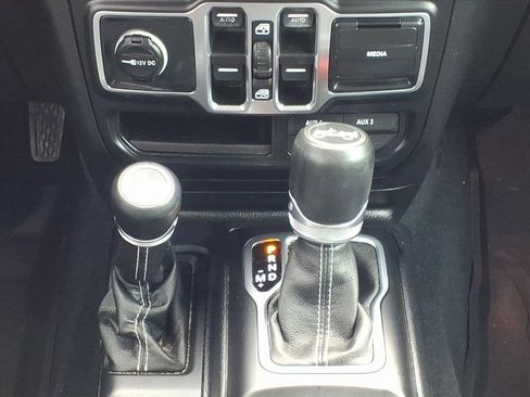 Used 2018 Jeep Wrangler Unlimited Sahara image 23