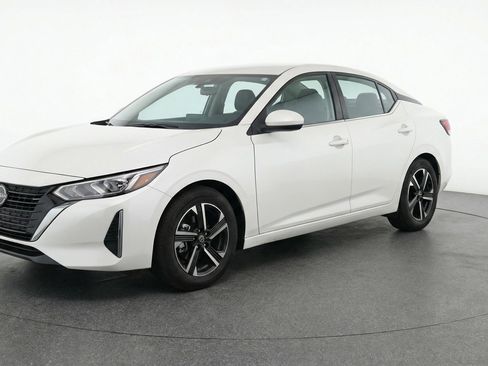 Used 2025 Nissan Sentra SV image 3