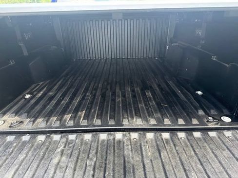 Used 2025 Toyota Tacoma SR5 AWD/4WD image 34