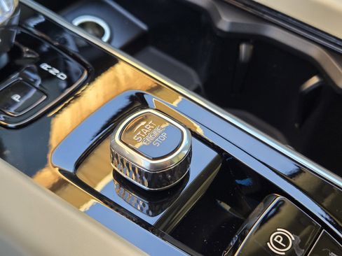 New 2026 Volvo XC60 B5 Ultra w/ Protection Package Premier image 24