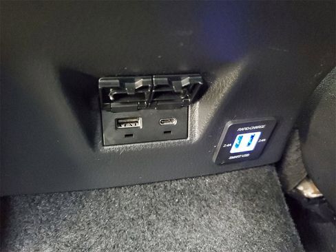 Used 2025 Toyota Camry LE image 12