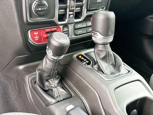 New 2026 Jeep Wrangler Unlimited Rubicon AWD/4WD image 21
