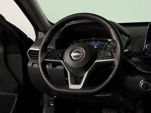 Used 2025 Nissan Altima 2.5 SR image 13