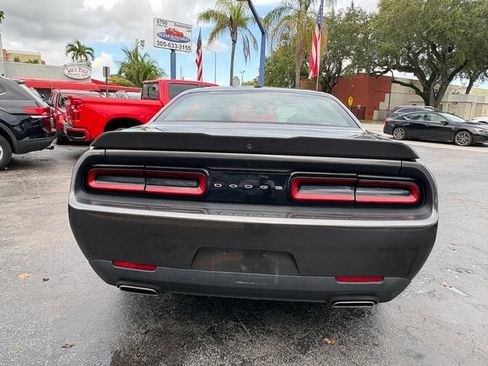 Used 2022 Dodge Challenger SXT RWD image 9