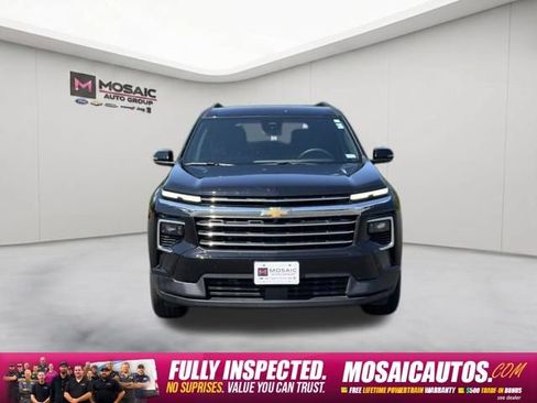 Used 2026 Chevrolet Traverse LT FWD image 2