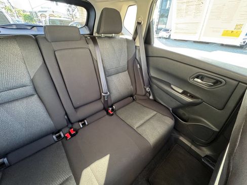 Used 2025 Nissan Rogue SV FWD image 34
