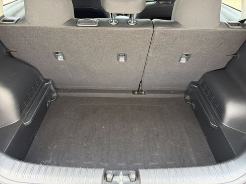 Used 2025 Kia Soul LX w/ LX Technology Package FWD image 30
