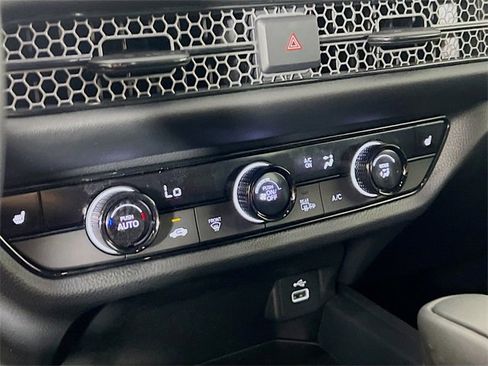 Certified 2025 Honda HR-V Sport image 13