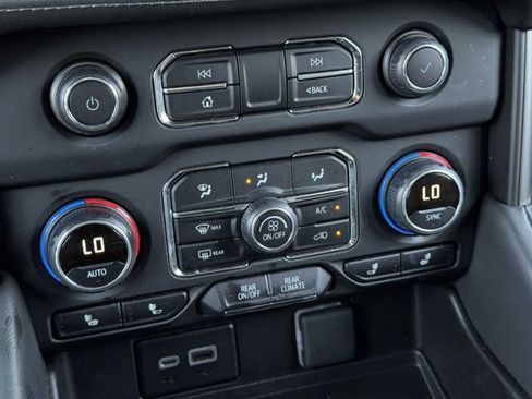 Used 2024 Chevrolet Suburban LT AWD/4WD image 19