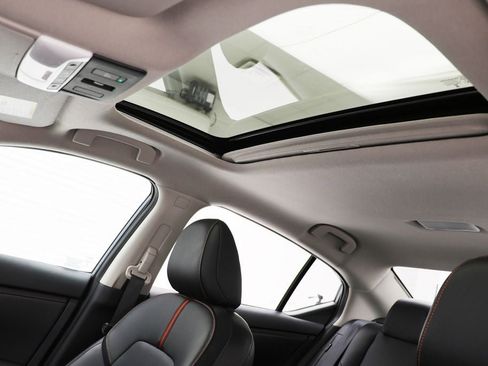 Used 2024 Nissan Sentra SR w/ SR Premium Package image 17