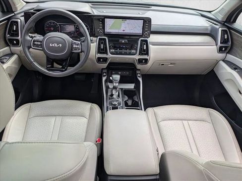 Used 2023 Kia Sorento EX w/ Panoramic Sunroof Package image 19