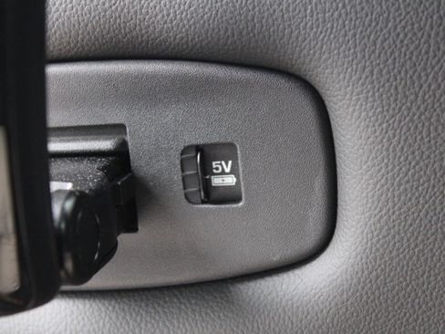 Certified 2025 Land Rover Discovery Dynamic SE image 39