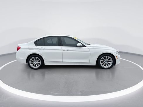 Used 2018 BMW 320i xDrive 320i xDrive image 9