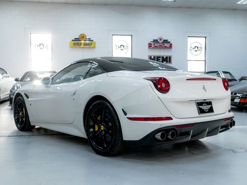 Used 2016 Ferrari California T image 15