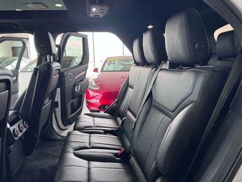 Used 2020 Land Rover Discovery Landmark image 19