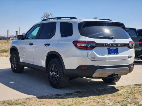 New 2026 Honda Pilot TrailSport image 3