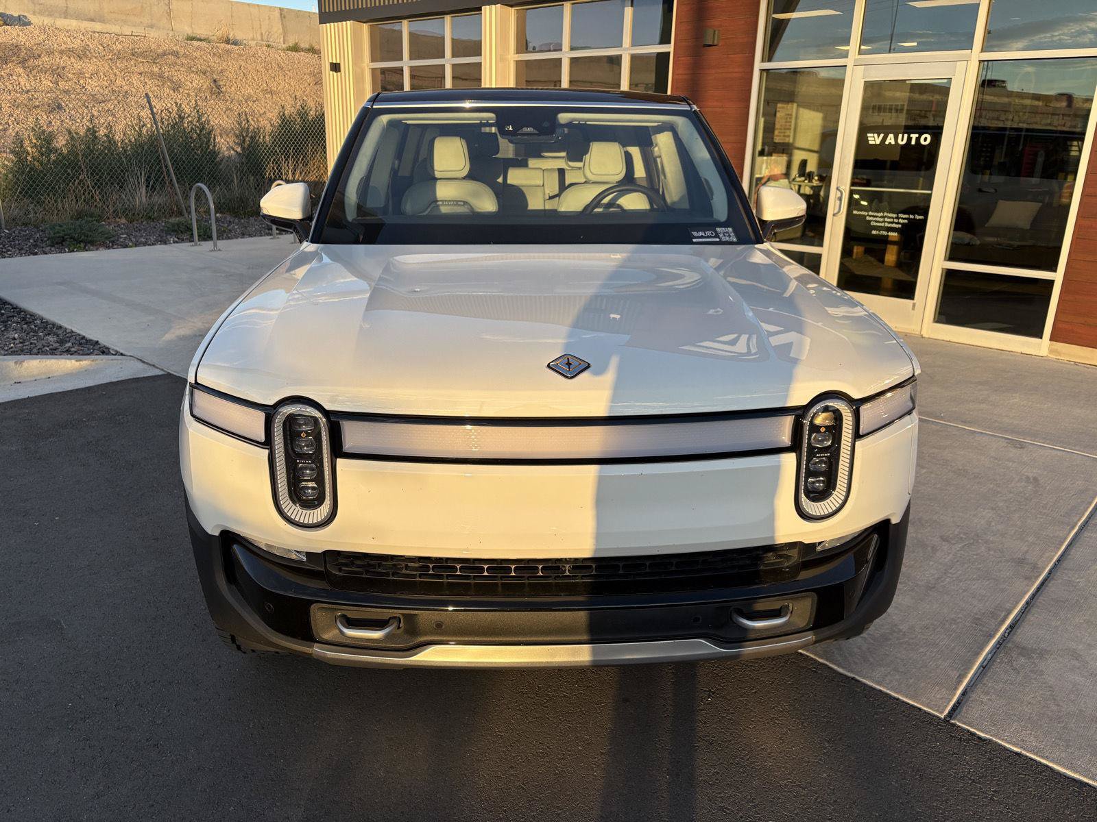 Used 2024 Rivian R1S Adventure Dual AWD/4WD image 3
