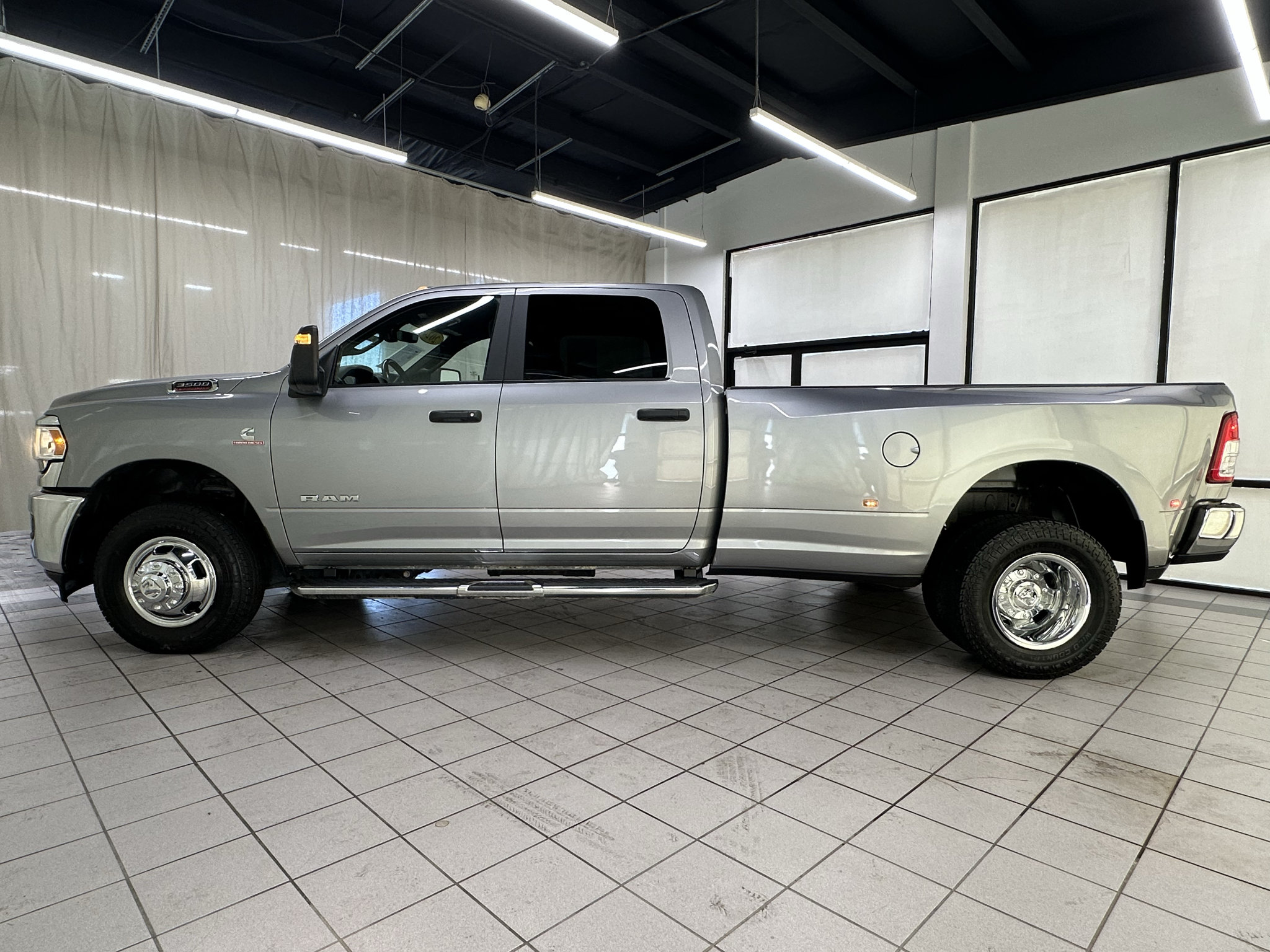 Used 2024 RAM 3500 Big Horn AWD/4WD image 9