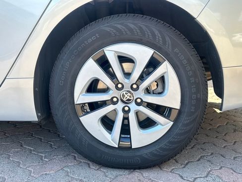 Used 2016 Toyota Prius Three Touring image 18