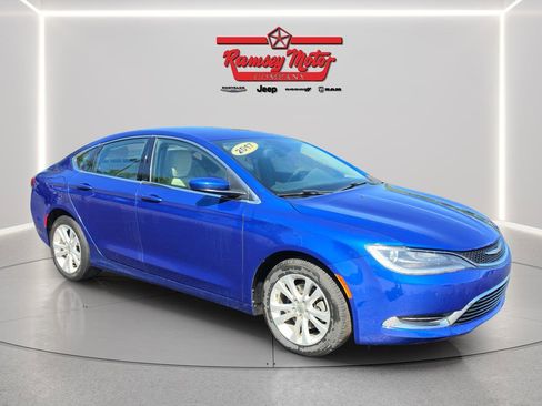 Used 2017 Chrysler 200 Limited Platinum FWD image 7