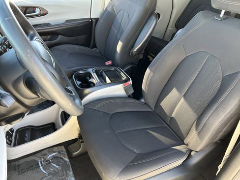 Used 2018 Chrysler Pacifica Touring Plus image 21