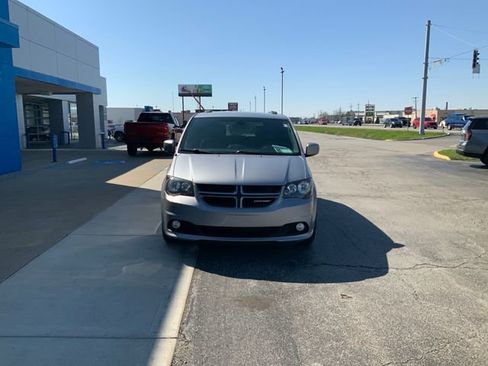 Used 2019 Dodge Grand Caravan GT image 3