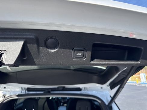 Used 2020 Chevrolet Equinox LT image 23