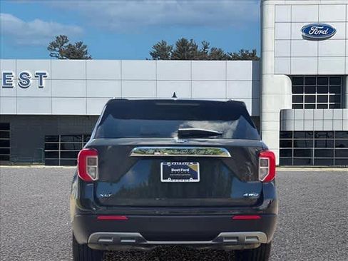 Used 2022 Ford Explorer XLT w/ Equipment Group 202A AWD/4WD image 8