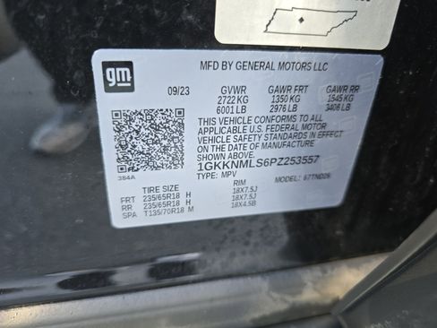 Used 2023 GMC Acadia SLT w/ Technology Package image 32