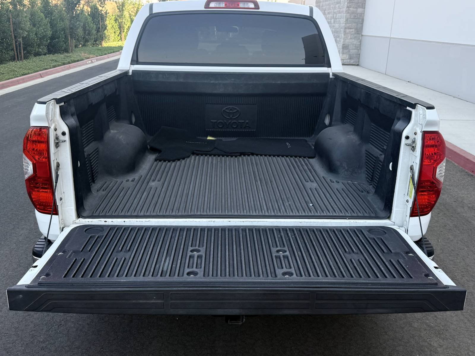 Used 2015 Toyota Tundra SR5 AWD/4WD image 14