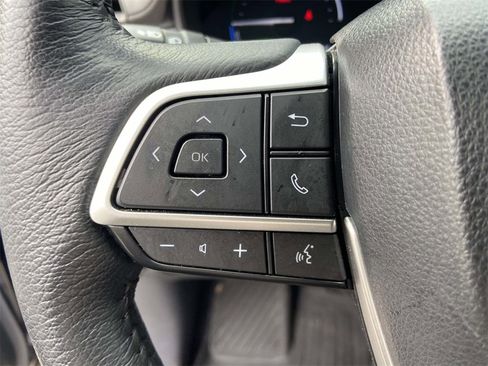 Used 2024 Toyota Sienna XLE w/ XLE Plus Package image 31