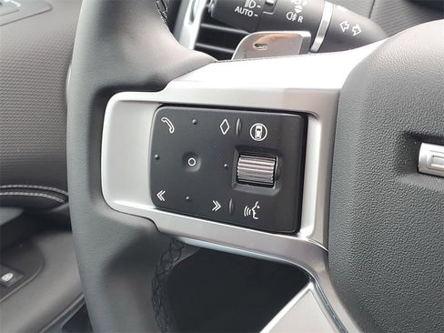 New 2025 Land Rover Discovery Dynamic SE image 15